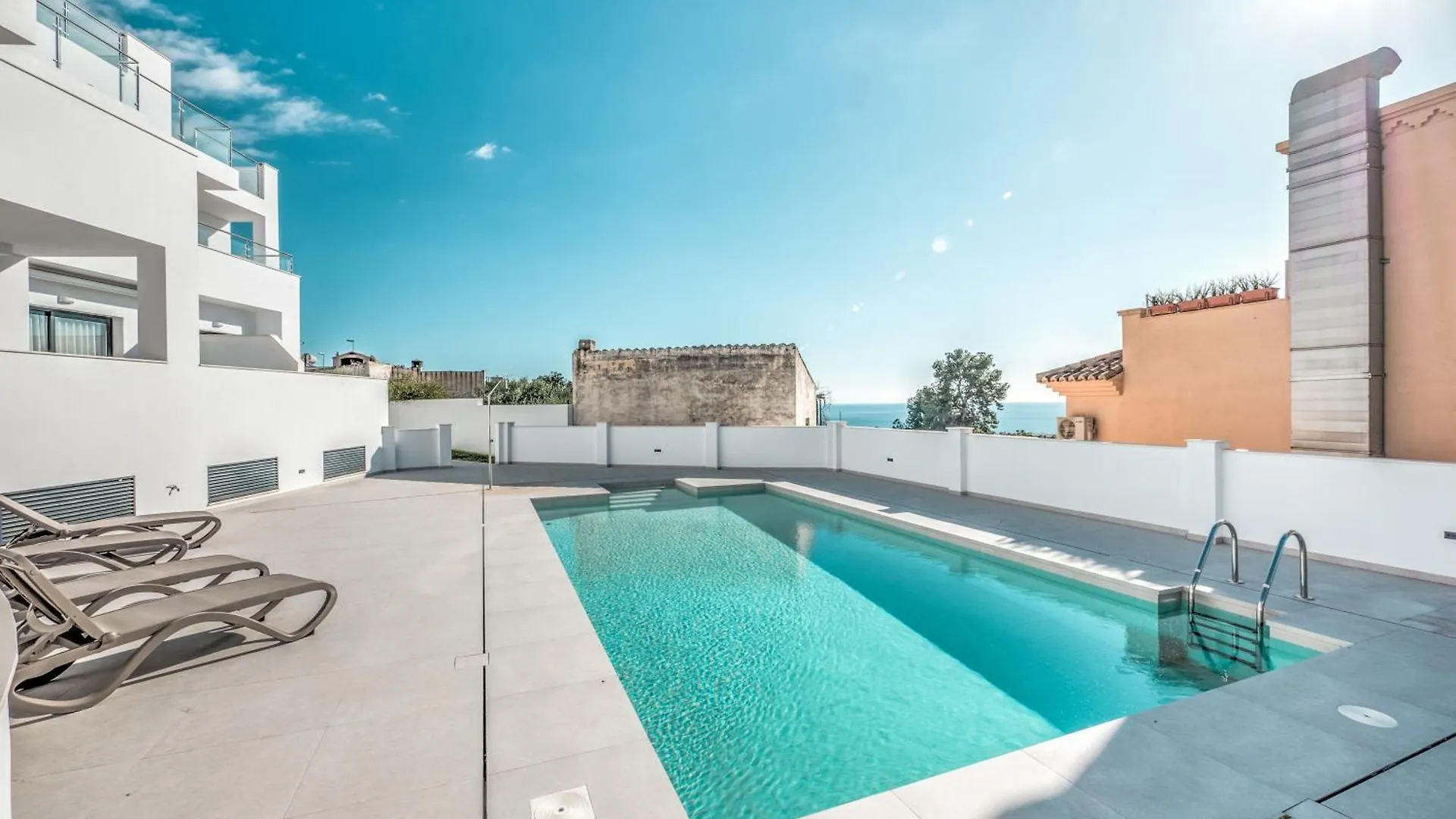 네르하 Modern Townhouse With 3 Terraces, Pool And Views 빌라 0*,  스페인