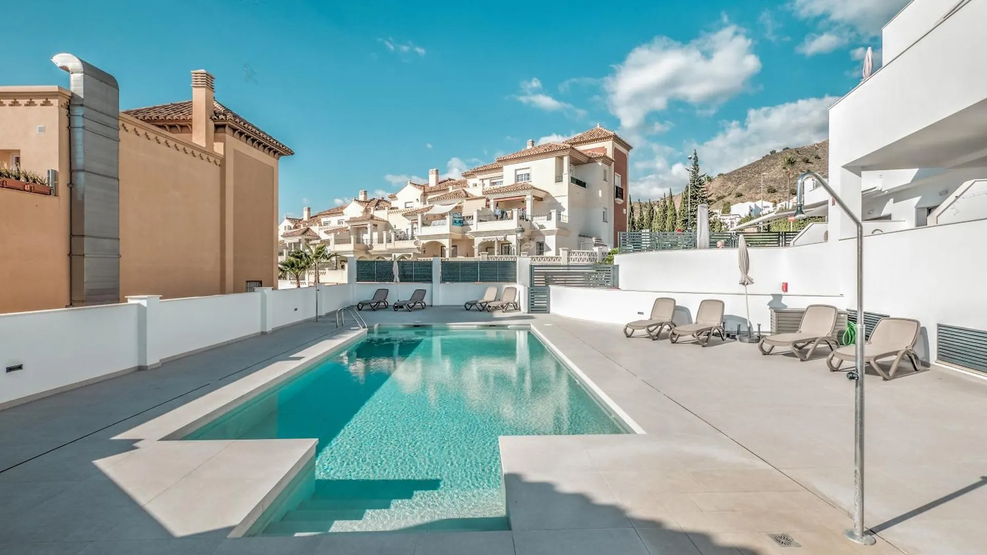 Modern Townhouse With 3 Terraces, Pool And Views Villa Nerja 0*,