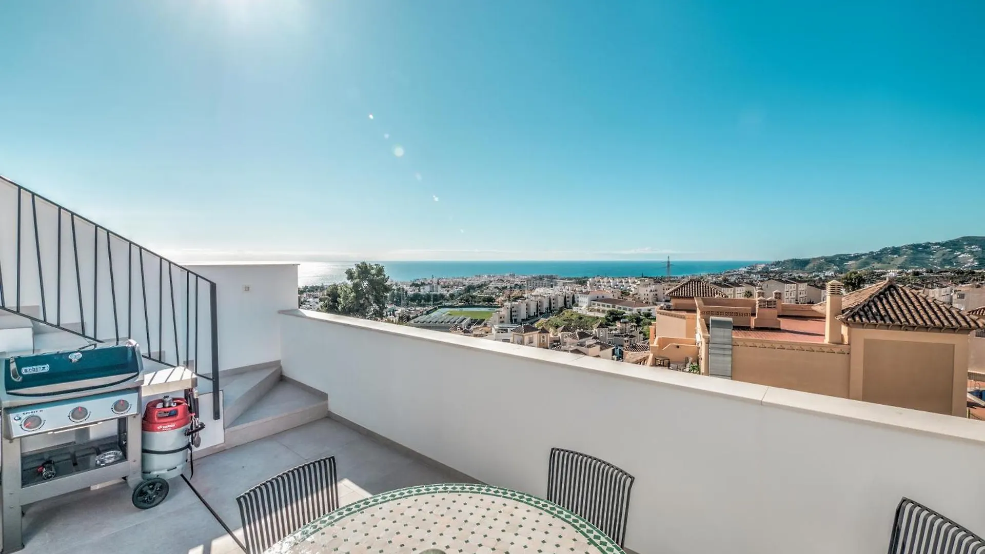 네르하 Modern Townhouse With 3 Terraces, Pool And Views 빌라
