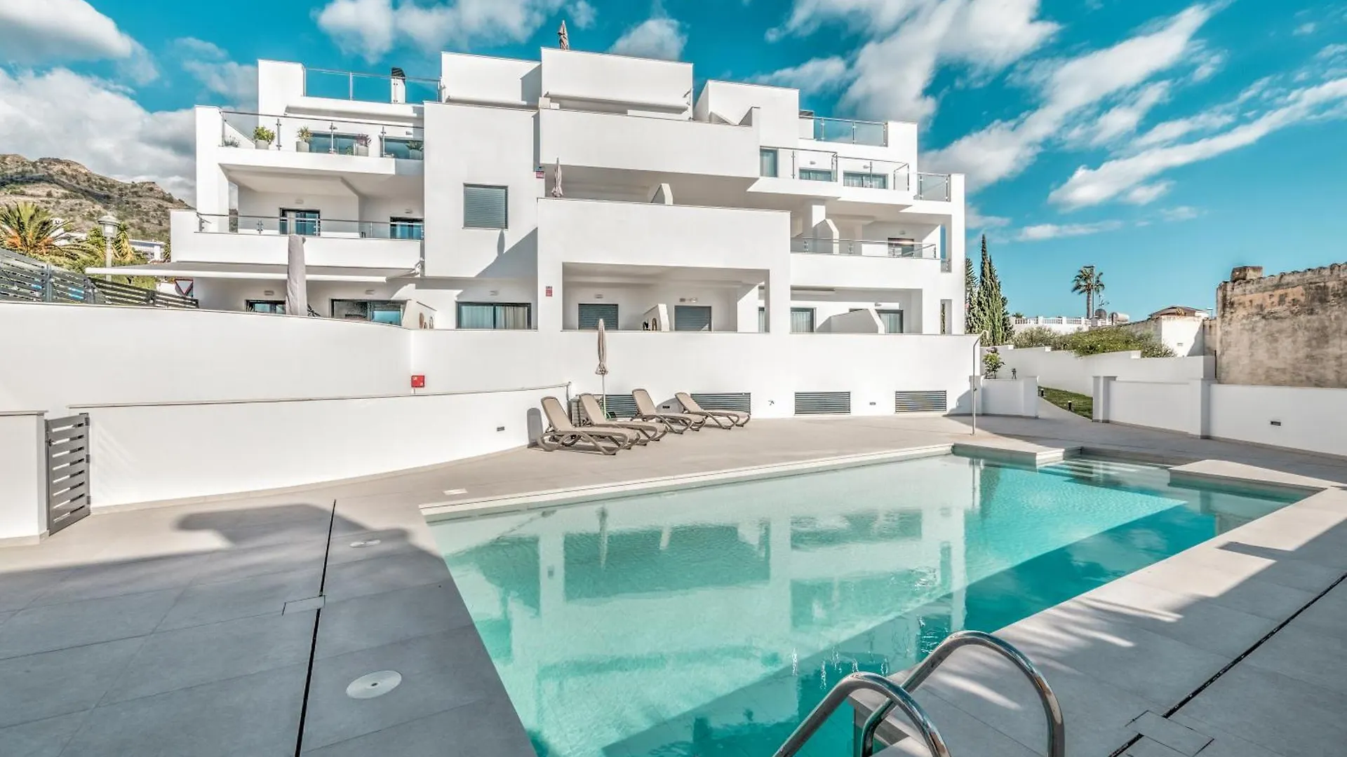 Holiday home Modern Townhouse With 3 Terraces, Pool And Views Villa Nerja