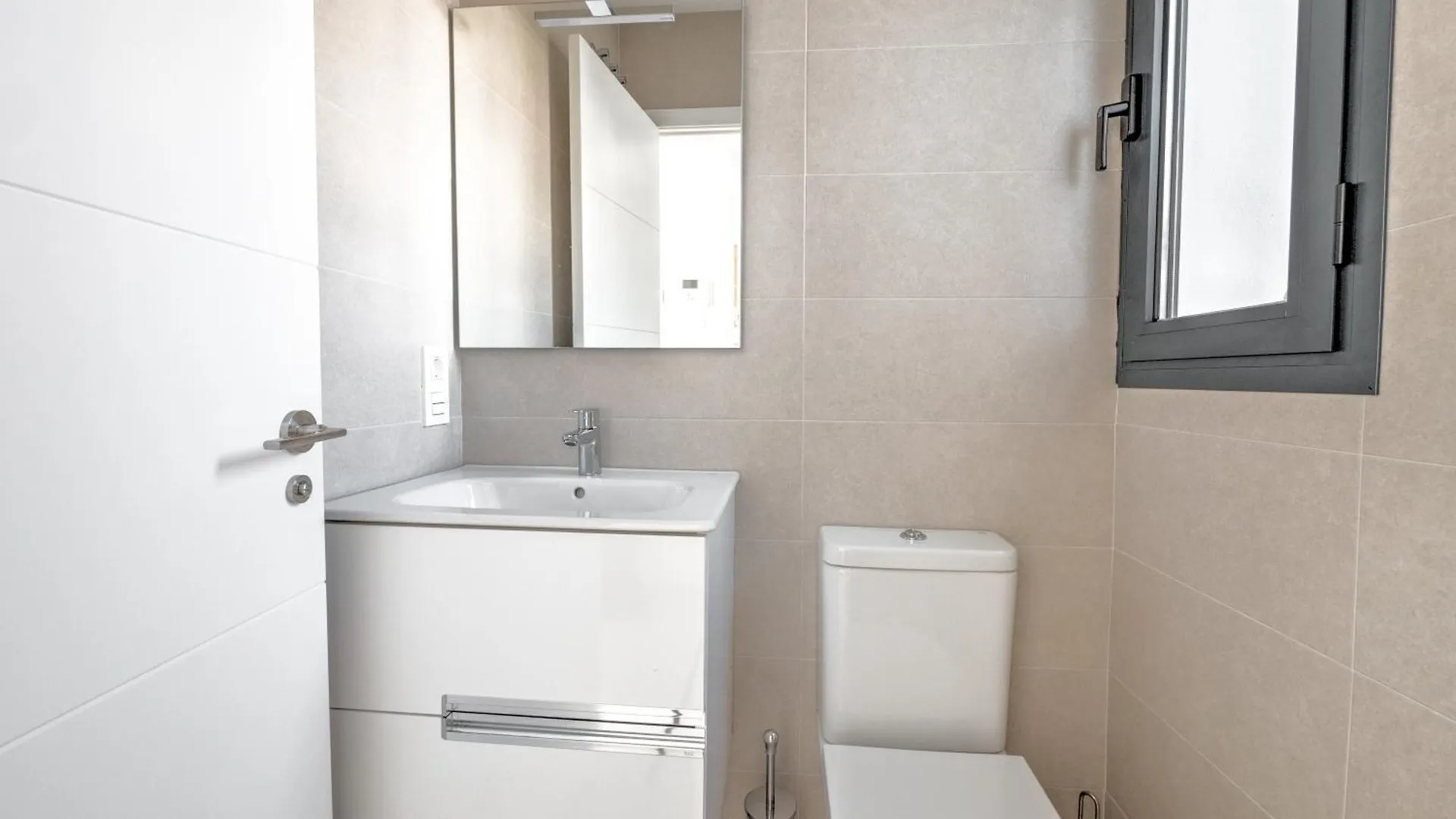 Modern Townhouse With 3 Terraces, Pool And Views Villa Nerja 0*,