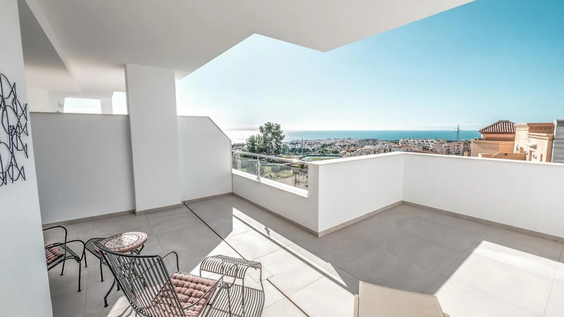펜션 네르하 Modern Townhouse With 3 Terraces, Pool And Views 빌라