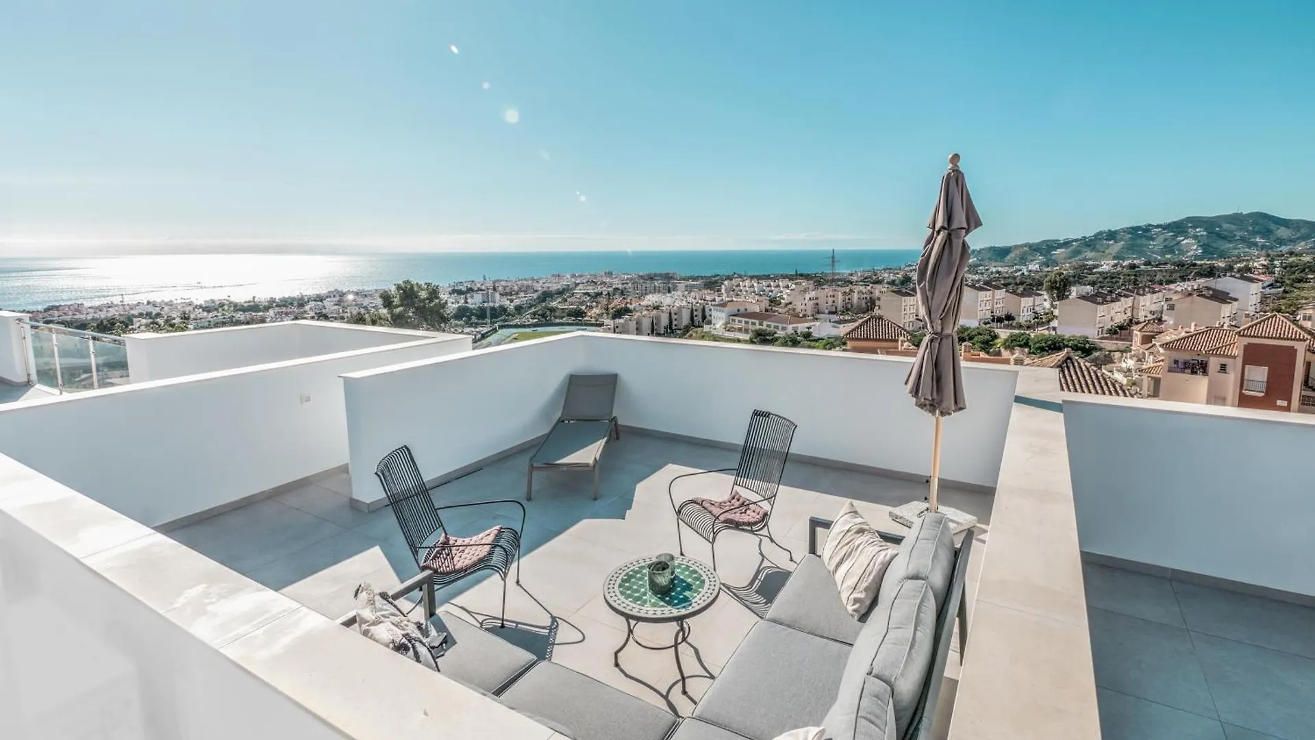 Modern Townhouse With 3 Terraces, Pool And Views Villa Nerja